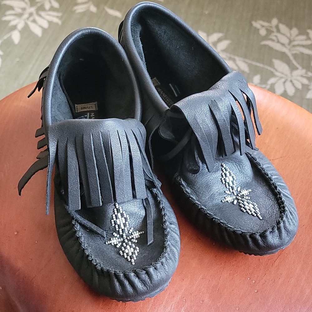 Manitobah Mukluks Moccasins size 11 Like New